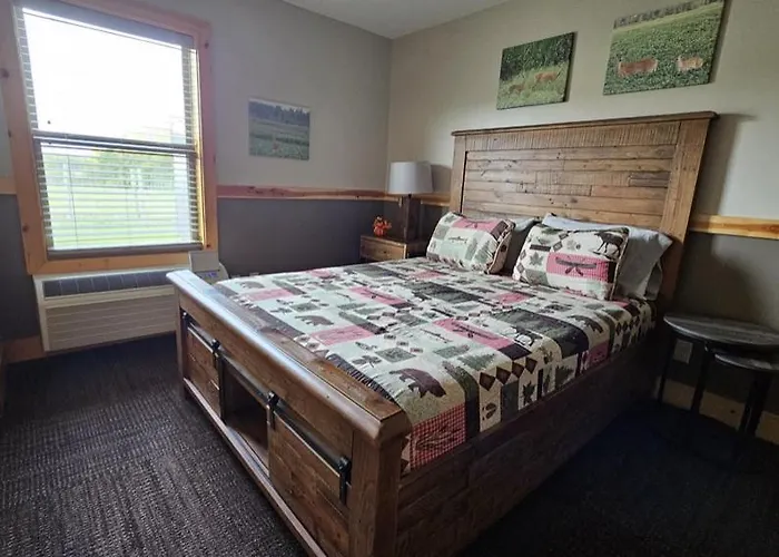 Wildlife Prairie Park Lodge