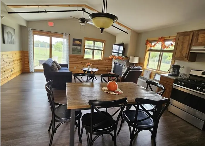 Wildlife Prairie Park Lodge *